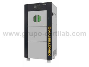 EQUIPAMENTO PARA ENSAIOS DE EXPOSIÇÃO À LUZ E INTEMPÉRIE